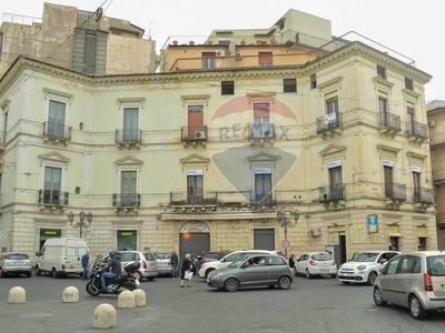 Appartamento in vendita a Paternò piazza Regina Elena, 24