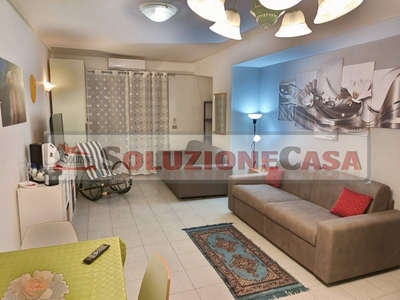 Appartamento in vendita a Santa Teresa di Riva via Stradella Catania, 55