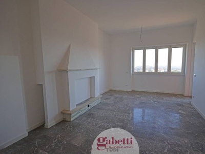Appartamento in vendita a Todi viale del Crocifisso, 25