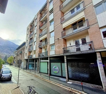 Appartamento in vendita ad Aosta via Bramafam, 20