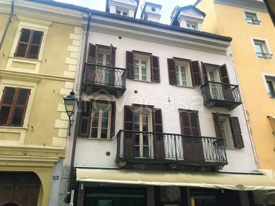 Appartamento in vendita ad Aosta via Croce di Città