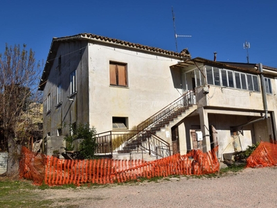 Casa colonica in vendita a Porto San Giorgio