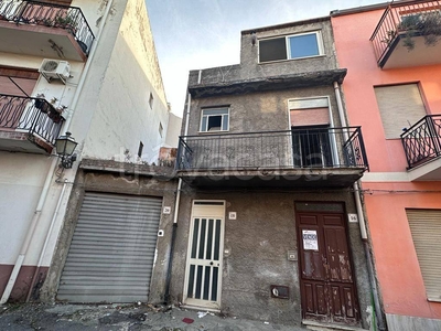 Casa Indipendente in vendita a Barcellona Pozzo di Gotto via Mentana, 16