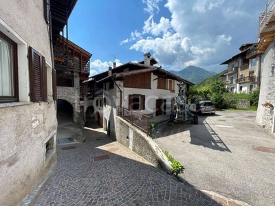 Casa Indipendente in vendita a Bleggio Superiore loc. Rango, 105