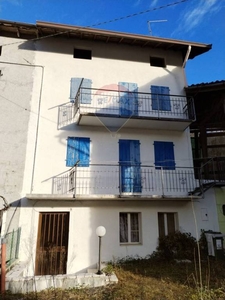 Casa Indipendente in vendita a Borgo Valbelluna via Loreto, 36