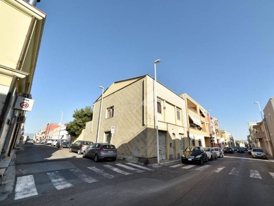 Casa Indipendente in vendita a Cagliari via Santa Bernadette, 1