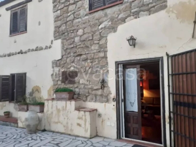Casa Indipendente in vendita a Caltanissetta viale Stefano Candura