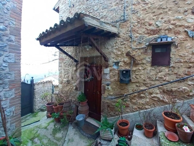 Casa Indipendente in vendita a Campello sul Clitunno via Don Benedetto Fabrizi