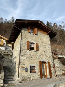 Casa Indipendente in vendita a Carisolo vicolo Cavallotti, 22