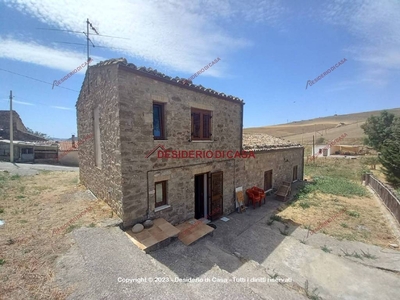 Casa Indipendente in vendita a Castellana Sicula rione Franzucchi, 24