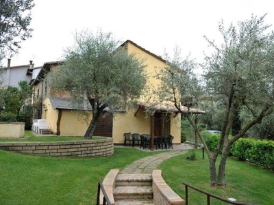 Casa Indipendente in vendita a Castiglione del Lago badia s.n.c