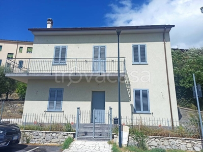 Casa Indipendente in vendita a Castiglione del Lago viale Giuseppe Garibaldi