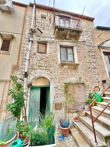 Casa Indipendente in vendita a Chiusa Sclafani via Chiara, 7
