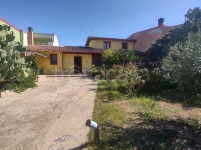 Casa Indipendente in vendita a Decimomannu via Eleonora d'Arborea, 21