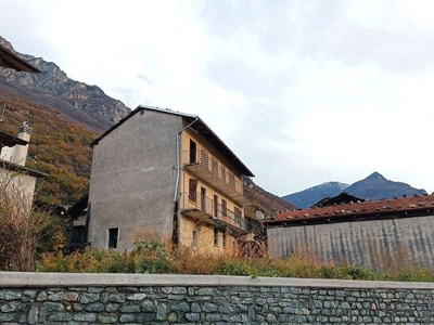 Casa Indipendente in vendita a Donnas via Rovarey