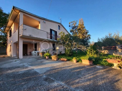 Casa Indipendente in vendita a Foligno via Borroni