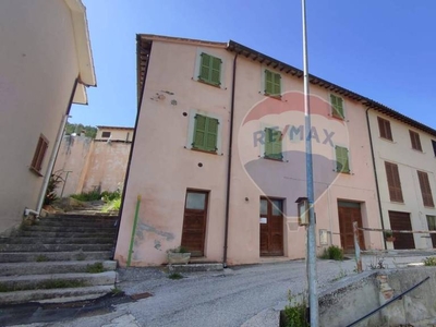 Casa Indipendente in vendita a Foligno via Coderone Fraz. Annifo, 11
