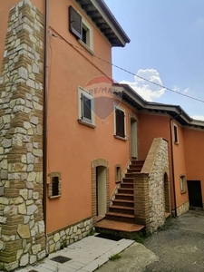 Casa Indipendente in vendita a Foligno via Forcatura, 15