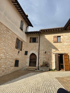Casa Indipendente in vendita a Foligno via Marco da Rasiglia
