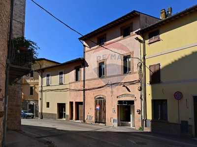 Casa Indipendente in vendita a Foligno via Primo Maggio, 40