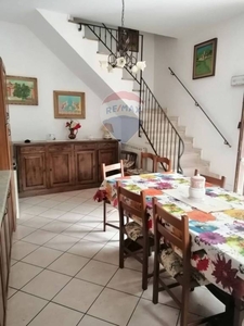 Casa Indipendente in vendita a Foligno via Sostino, 29