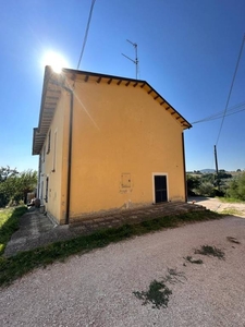 Casa Indipendente in vendita a Gualdo Cattaneo via Collesecco