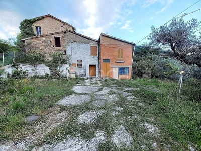 Casa Indipendente in vendita a Gualdo Cattaneo via Colletino