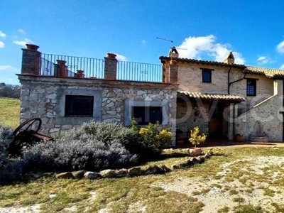 Casa Indipendente in vendita a Gualdo Cattaneo via Villarode