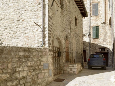 Casa Indipendente in vendita a Gubbio via Beni