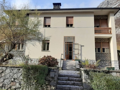 Casa Indipendente in vendita a Longarone località Gardona