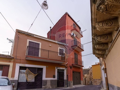 Casa Indipendente in vendita a Militello in Val di Catania via Guzzone, 26
