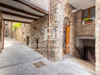 Casa Indipendente in vendita a Montecchio via Alessandro degli Atti