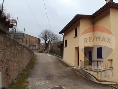 Casa Indipendente in vendita a Nocera Umbra località acciano-fossaccio, 12