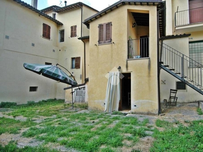 Casa Indipendente in vendita a Nocera Umbra via Garibaldi, 2