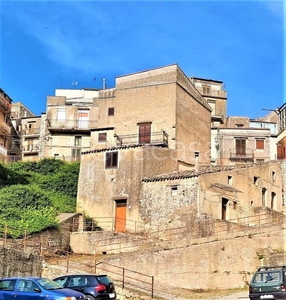 Casa Indipendente in vendita a Palazzo Adriano via Messina, 21