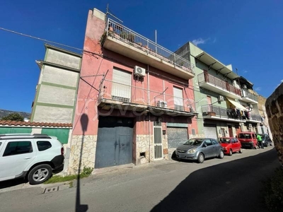 Casa Indipendente in vendita a Palermo via Badia