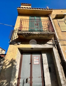 Casa Indipendente in vendita a Palermo vicolo Benfratello, 8