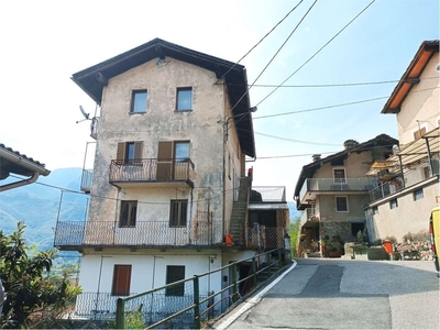 Casa Indipendente in vendita a Pont-Saint-Martin via Aldo Chenuil