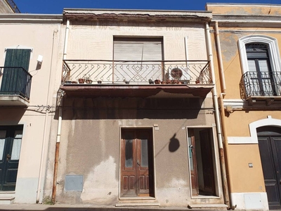 Casa Indipendente in vendita a Sant'Antioco via Eleonora d'Arborea, 13
