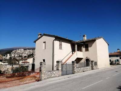 Casa Indipendente in vendita a Spello via Grignano, 2