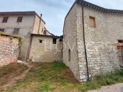 Casa Indipendente in vendita a Spoleto frazione Baiano