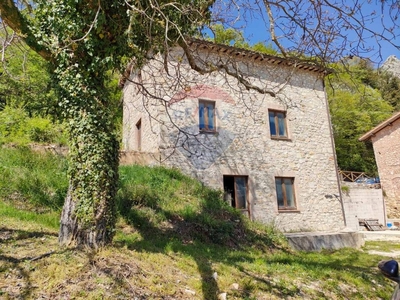 Casa Indipendente in vendita a Spoleto loc. Vallocchia, snc