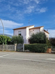 Casa Indipendente in vendita a Spoleto località Camporoppolo