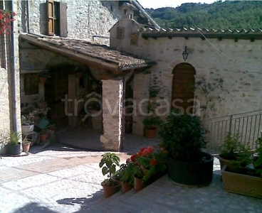 Casa Indipendente in vendita a Spoleto località Crocemarroggia