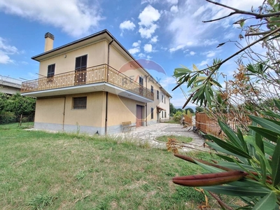 Casa Indipendente in vendita a Spoleto via delle Acciaierie, 68