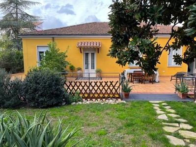 Casa Indipendente in vendita a Spoleto via Flaminia