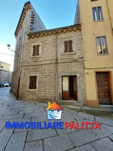 Casa Indipendente in vendita a Tempio Pausania via Giuseppe Garibaldi, 13