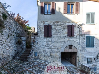 Casa Indipendente in vendita a Todi via Borgo Nuovo