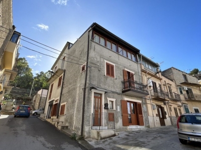 Casa Indipendente in vendita a Vicari via Roma