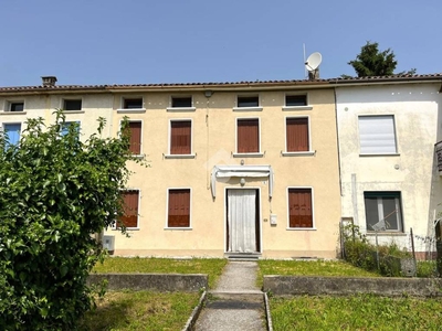 Casa Indipendente in vendita ad Alano di Piave via Don Nilo Mondin, 8